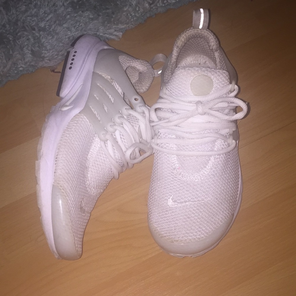 ALL WHITE NIKE PRESTO’S👟